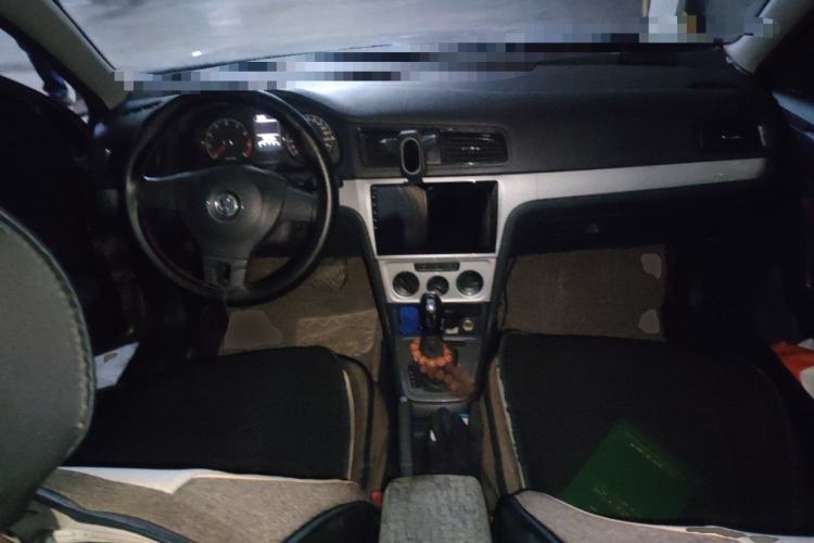 Used Volkswagen Lavida 2013 1.6L Automatic Fashion Edition Center Console