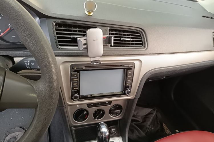Used Volkswagen Lavida 2013 Revised Classic 1.6L Automatic Fashion Edition Center Console