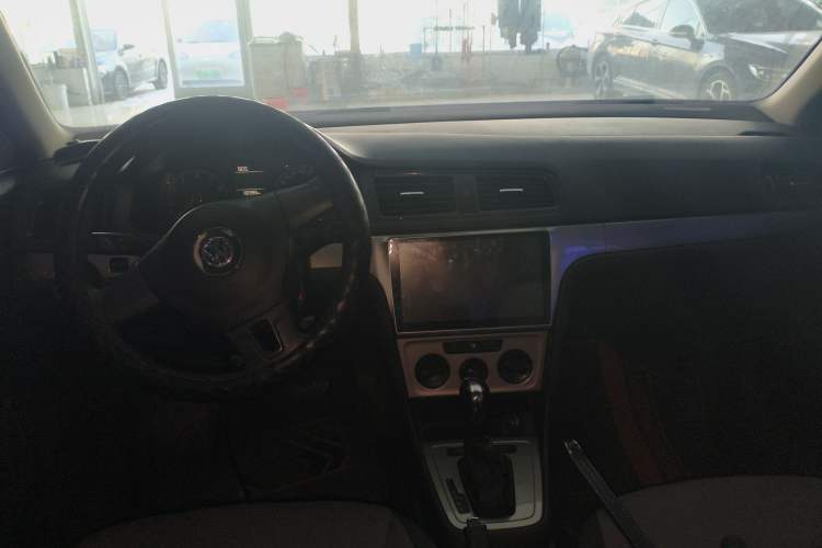 Used Volkswagen Lavida 2013 Revised Classic 1.6L Automatic Fashion Edition Center Console