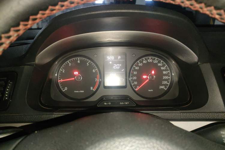 Used Volkswagen Lavida 2013 1.6L Automatic Fashion Edition Instrument Cluster