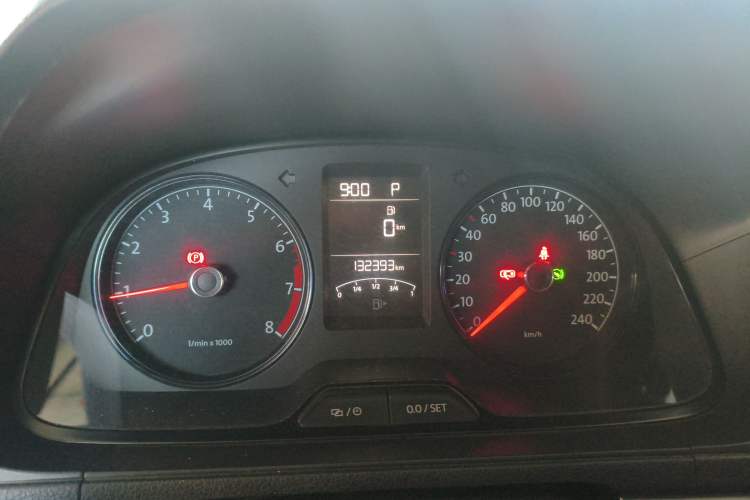 Used Volkswagen Lavida 2013 Revised Classic 1.6L Automatic Fashion Edition Instrument Cluster