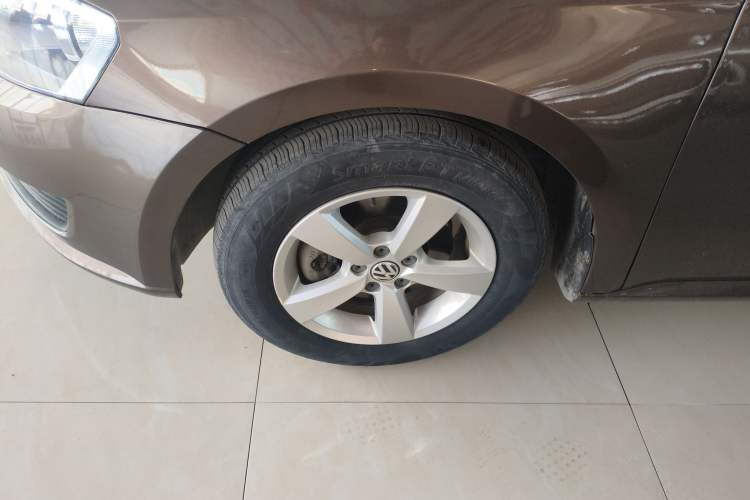 Used Volkswagen Lavida 2013 Revised Classic 1.6L Automatic Fashion Edition Left Front Wheel Hub