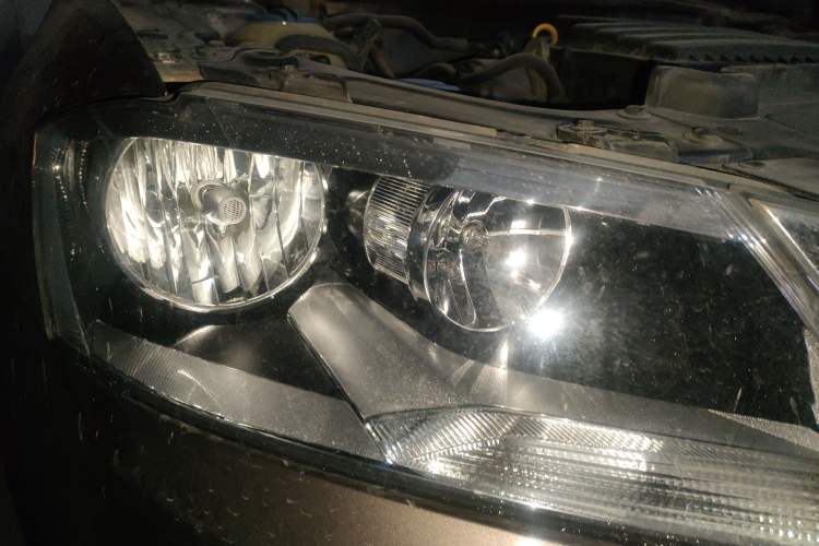 Used Volkswagen Lavida 2013 1.6L Automatic Fashion Edition Right Front Headlight