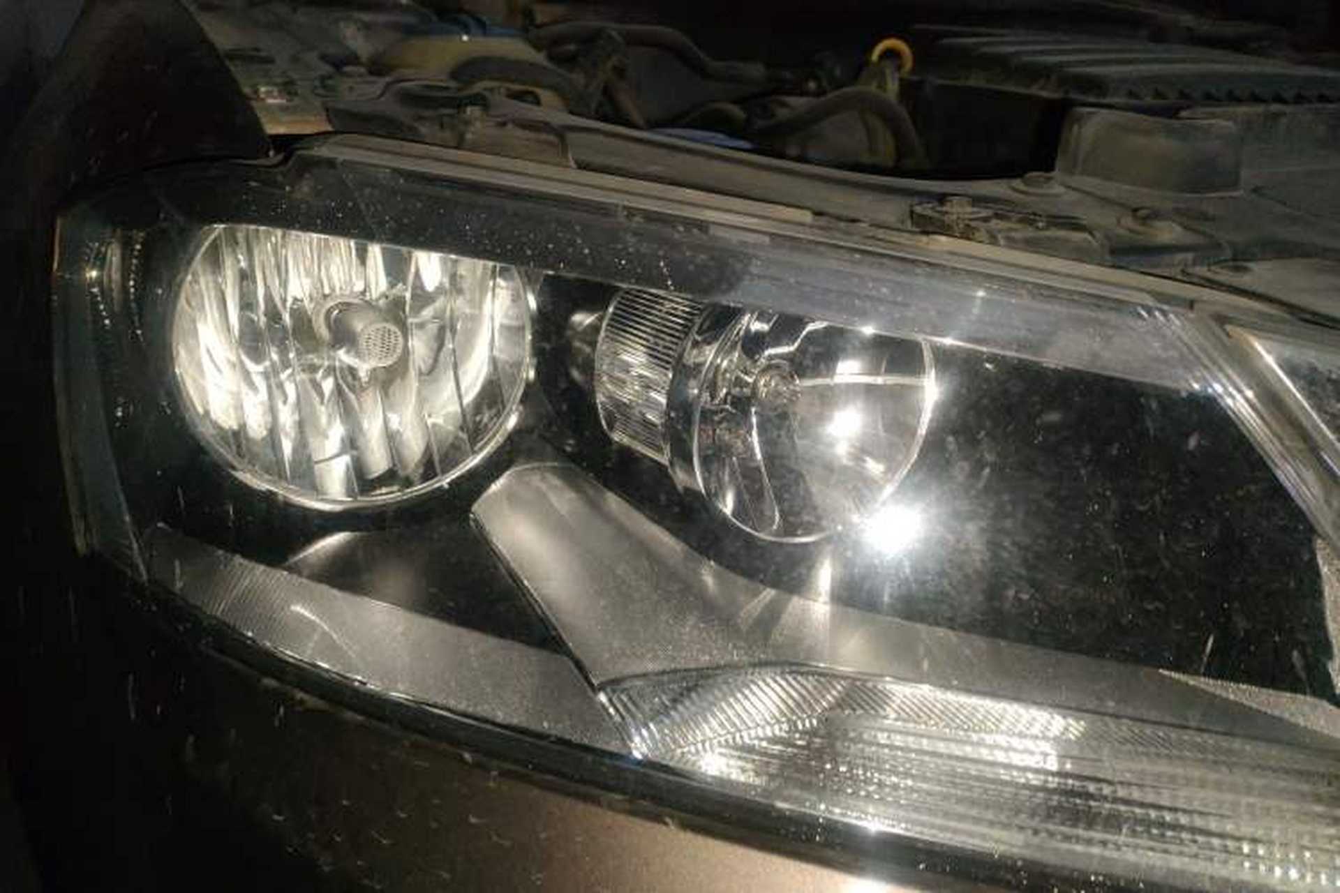 Used Volkswagen Lavida 2013 1.6L Automatic Fashion Edition Right Front Headlight