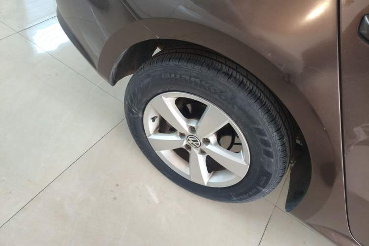 Used Volkswagen Lavida 2013 Revised Classic 1.6L Automatic Fashion Edition Right Rear Wheel Hub