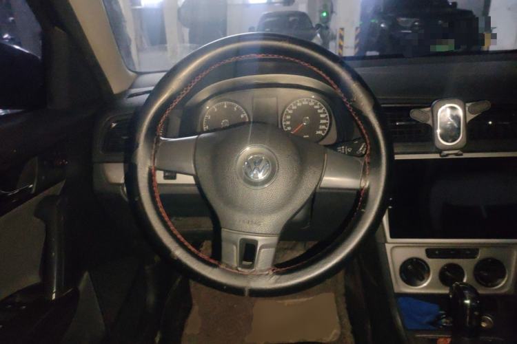 Used Volkswagen Lavida 2013 1.6L Automatic Fashion Edition Steering Wheel