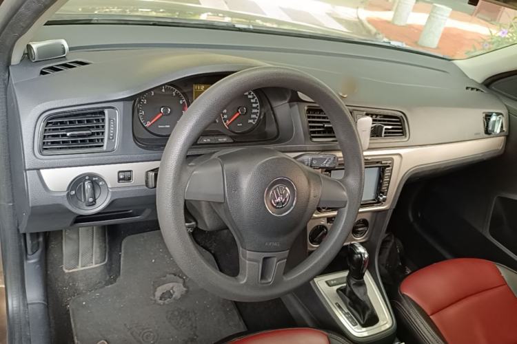 Used Volkswagen Lavida 2013 Revised Classic 1.6L Automatic Fashion Edition Steering Wheel
