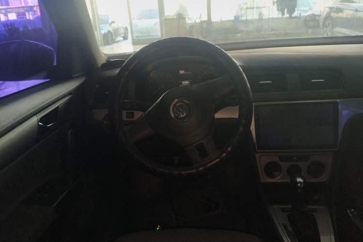 Used Volkswagen Lavida 2013 Revised Classic 1.6L Automatic Fashion Edition Steering Wheel