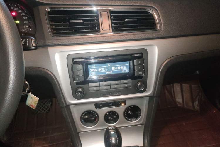 Used Volkswagen Lavida 2013 1.4TSI DSG Comfort Edition Audio And AC Panel