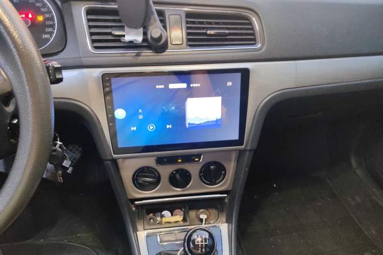 Used Volkswagen Lavida 2013 Restyled Classic 1.6L Manual Comfort Edition Audio And AC Panel