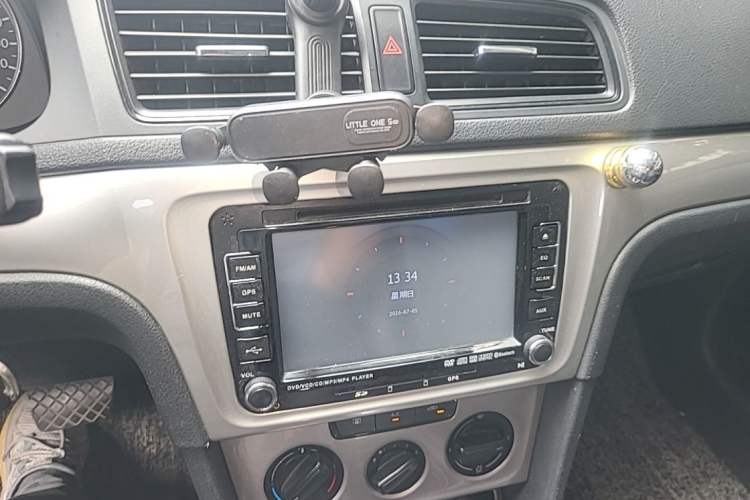 Used Volkswagen Lavida 2013 Revised Classic 1.6L Automatic Fashion Edition Audio And AC Panel