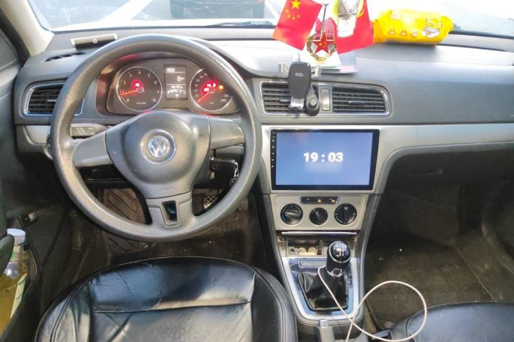Used Volkswagen Lavida 2013 Restyled Classic 1.6L Manual Comfort Edition Center Console