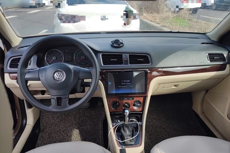 Used Volkswagen Lavida 2013 1.4TSI DSG Comfort Edition Center Console