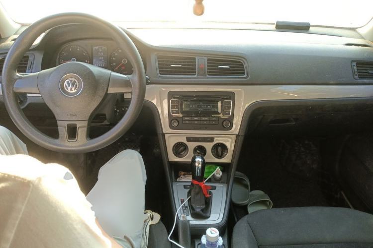 Used Volkswagen Lavida 2013 1.6L Automatic Fashion Edition Center Console