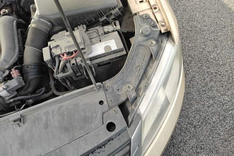 Used Volkswagen Lavida 2013 1.4TSI DSG Comfort Edition Engine Bay Left