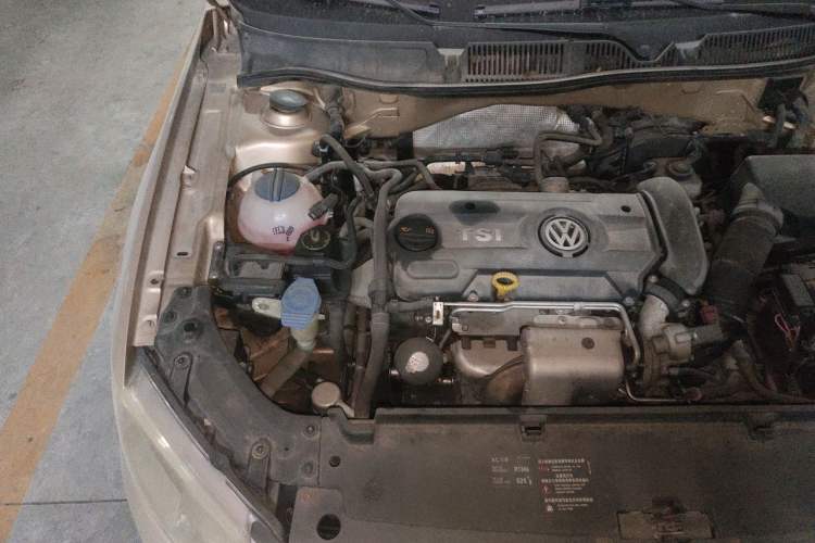 Used Volkswagen Lavida 2013 1.4TSI DSG Comfort Edition Engine Bay Right