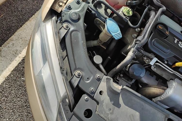 Used Volkswagen Lavida 2013 1.4TSI DSG Comfort Edition Engine Bay Right