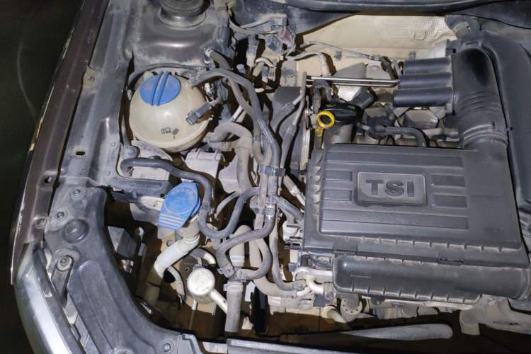Used Volkswagen Lavida 2013 1.4TSI DSG Comfort Edition Engine Bay Right
