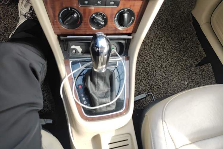 Used Volkswagen Lavida 2013 1.4TSI DSG Comfort Edition Gear Lever