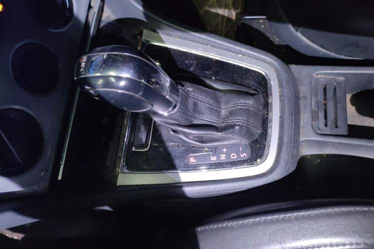 Used Volkswagen Lavida 2013 1.4TSI DSG Comfort Edition Gear Lever