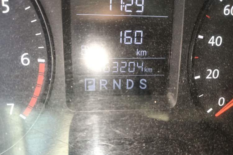 Used Volkswagen Lavida 2013 1.6L Automatic Fashion Edition Odometer Close Up