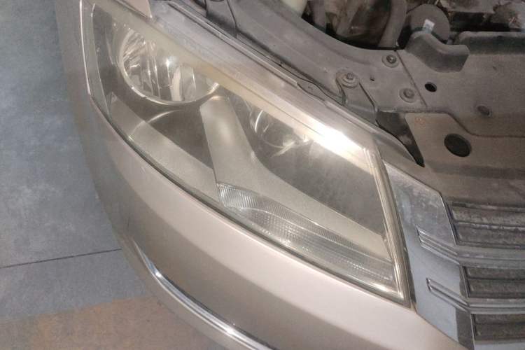 Used Volkswagen Lavida 2013 1.4TSI DSG Comfort Edition Right Front Headlight