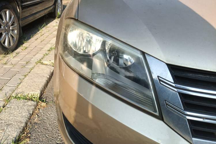 Used Volkswagen Lavida 2013 1.6L Automatic Fashion Edition Right Front Headlight