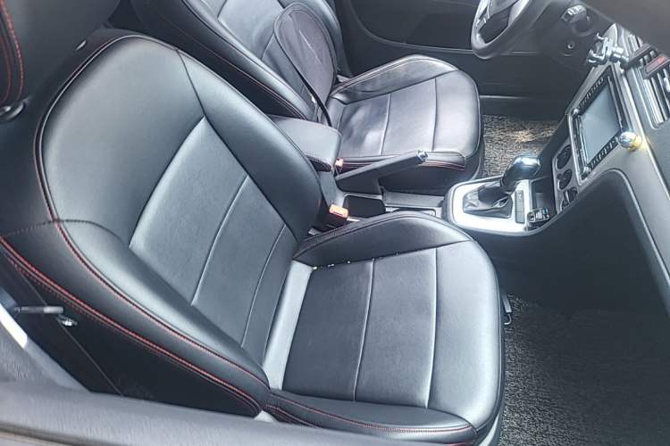 Used Volkswagen Lavida 2013 Revised Classic 1.6L Automatic Fashion Edition Right Front Seat