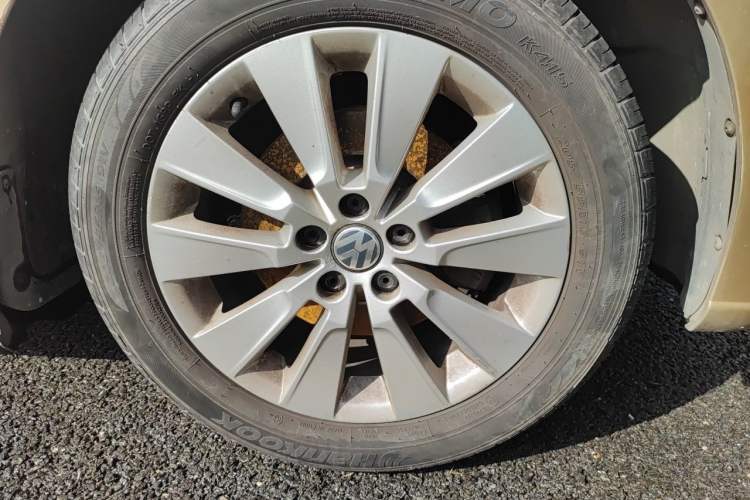 Used Volkswagen Lavida 2013 1.4TSI DSG Comfort Edition Right Front Wheel Hub