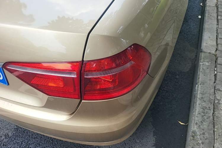 Used Volkswagen Lavida 2013 Revised Classic 1.6L Automatic Fashion Edition Right Rear Taillight