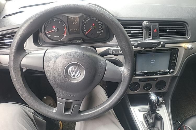 Used Volkswagen Lavida 2013 Revised Classic 1.6L Automatic Fashion Edition Steering Wheel