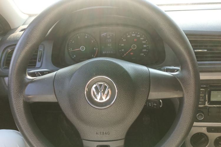 Used Volkswagen Lavida 2013 1.6L Automatic Fashion Edition Steering Wheel