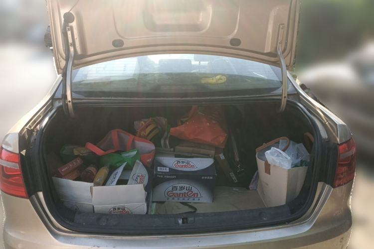 Used Volkswagen Lavida 2013 1.6L Automatic Fashion Edition Trunk