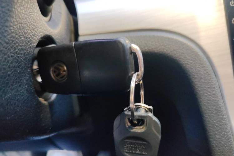 Used Volkswagen Lavida 2013 Restyled Classic 1.6L Manual Comfort Edition Vehicle Key
