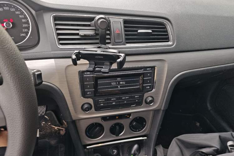 Used Volkswagen Lavida 2013 Restyled Classic 1.6L Manual Comfort Edition Audio And AC Panel