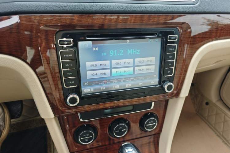 Used Volkswagen Lavida 2013 Revised Version 1.6L Automatic Luxury Edition Audio And AC Panel