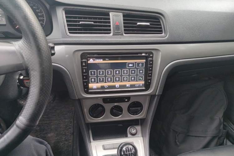 Used Volkswagen Lavida 2013 Revised Classic 1.6L Manual Fashion Edition Audio And AC Panel