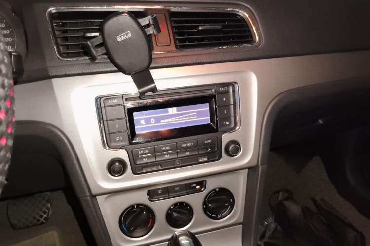Used Volkswagen Lavida 2013 Restyled Classic 1.6L Automatic Comfort Edition Audio And AC Panel