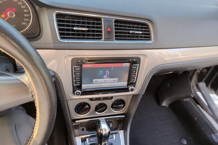 Used Volkswagen Lavida 2013 Revised Version 1.4 TSI DSG Comfort Edition Audio And AC Panel