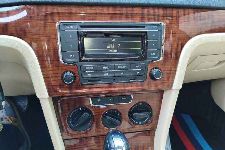 Used Volkswagen Lavida 2013 Restyled Classic 1.6L Automatic Comfort Edition Audio And AC Panel
