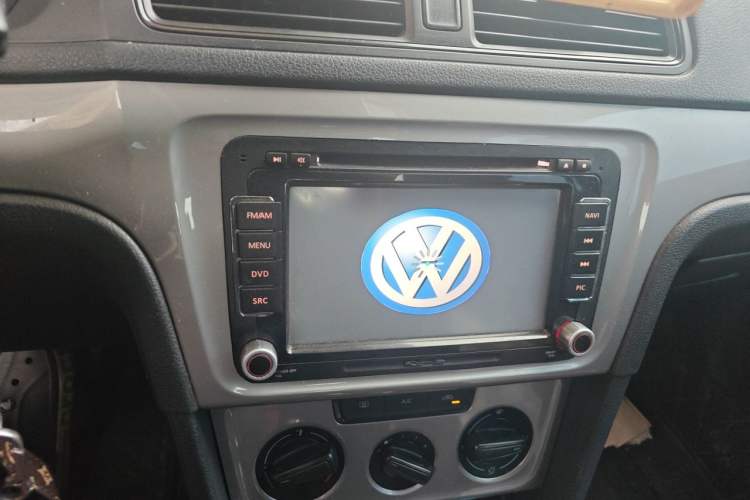 Used Volkswagen Lavida 2013 Revised Classic 1.6L Automatic Fashion Edition Audio And AC Panel