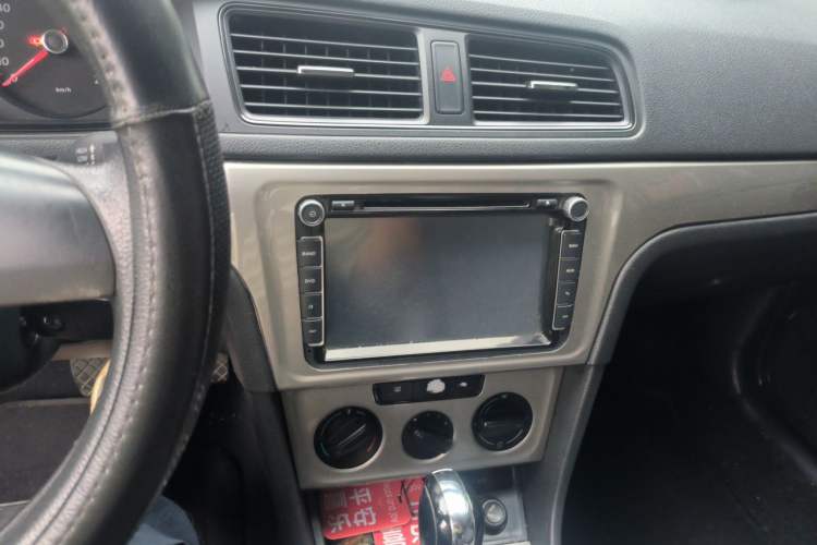 Used Volkswagen Lavida 2013 Revised Classic 1.6L Automatic Fashion Edition Audio And AC Panel