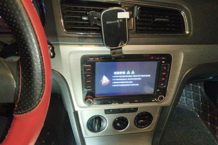 Used Volkswagen Lavida 2013 1.6L Manual Comfort Edition Audio And AC Panel