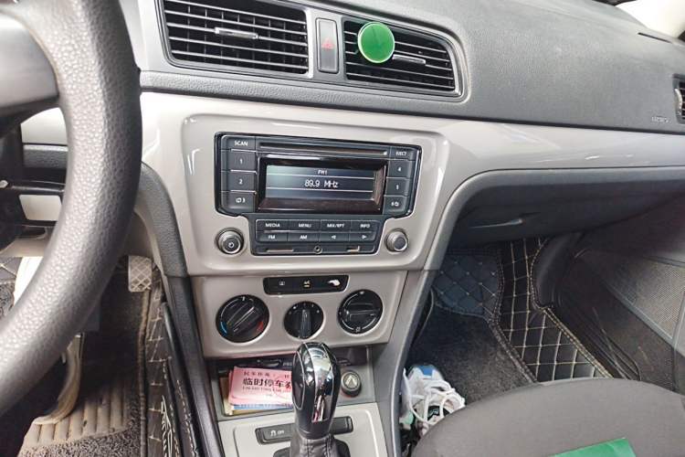Used Volkswagen Lavida 2013 Revised Classic 1.6L Automatic Fashion Edition Audio And AC Panel