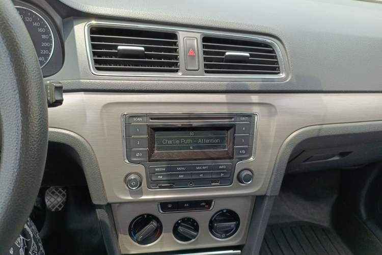 Used Volkswagen Lavida 2013 Restyled Classic 1.6L Manual Comfort Edition Audio And AC Panel
