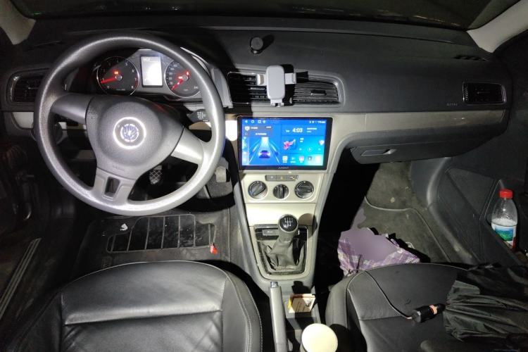 Used Volkswagen Lavida 2013 Restyled Classic 1.6L Manual Comfort Edition Center Console