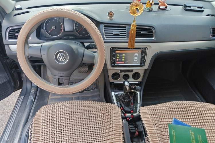 Used Volkswagen Lavida 2013 Restyled Classic 1.6L Automatic Comfort Edition Center Console