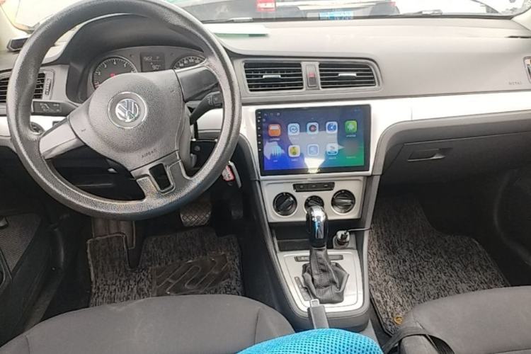 Used Volkswagen Lavida 2013 1.6L Automatic Fashion Edition Center Console