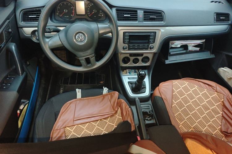 Used Volkswagen Lavida 2013 Revised Classic 1.6L Manual Fashion Edition Center Console