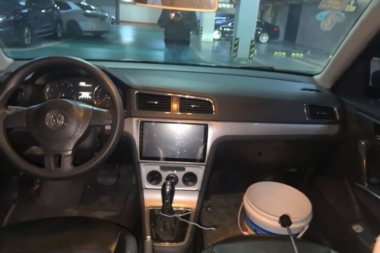 Used Volkswagen Lavida 2013 Restyled Classic 1.6L Automatic Comfort Edition Center Console